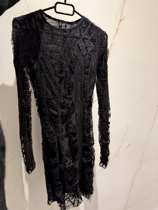 Рокля с накъсан ефект