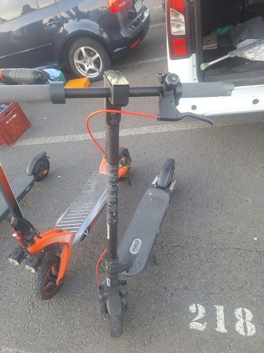 Vind 3 trotinete electrce stare perfecta de functionare cu incarcator