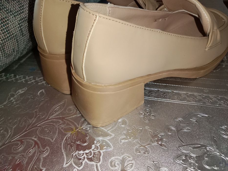 Женская обувь размер 39