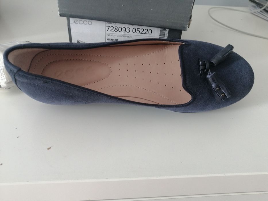 Продам новую обувь ЭККО для девочки 33размер.