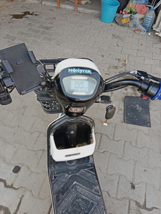 Продам электро скутер ск8