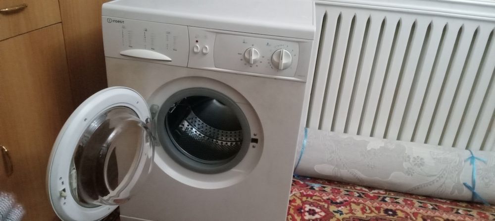 Стиральная машина Индезит очень хорошом рабочим состояни