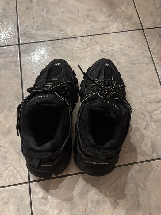 Balenciaga track