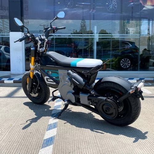 Vând motocicletă BMW model CE02
