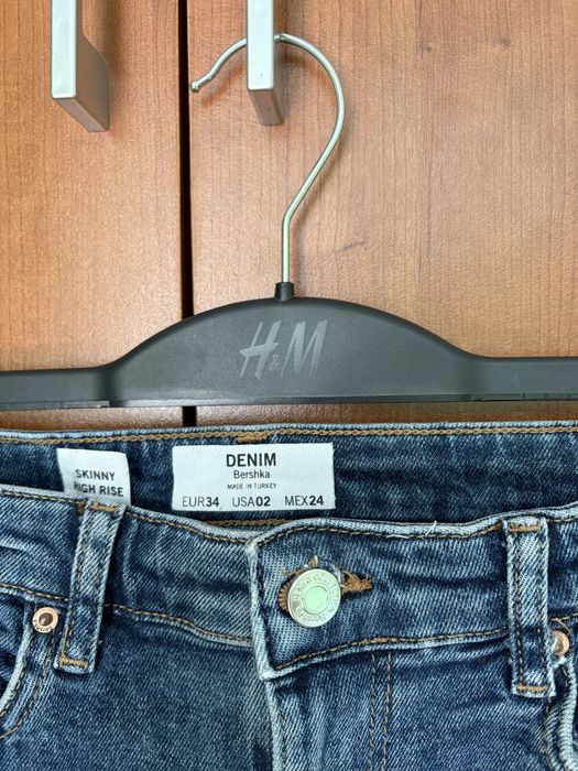 Накъсани деним дънки Bershka ,8€