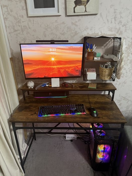 Birou cu cadru pentru monitor