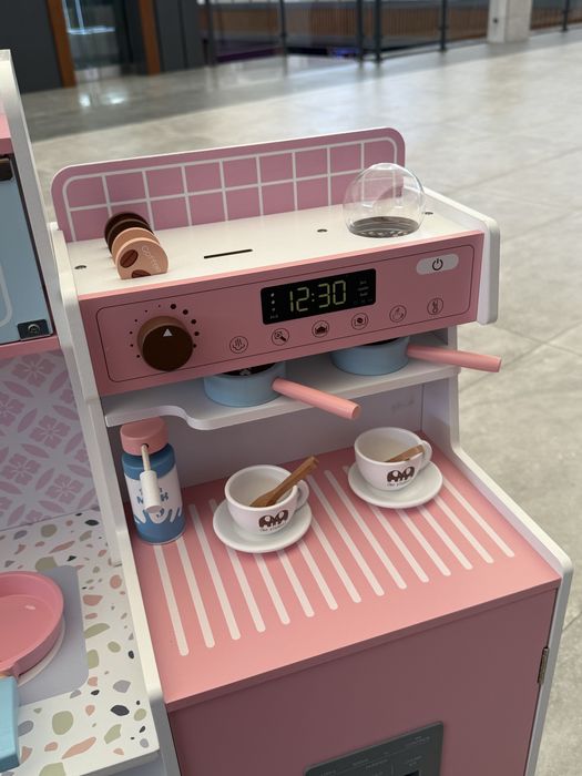 Розовая детская кухня, отличное качество 104x105x26см