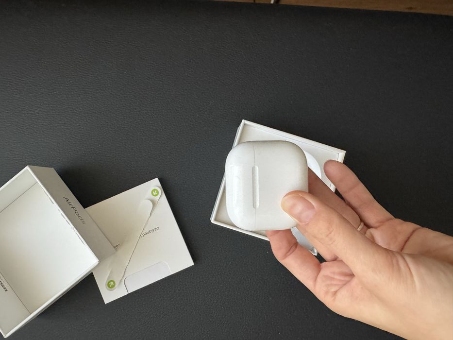 Продаю новые оригинальные airpods 4