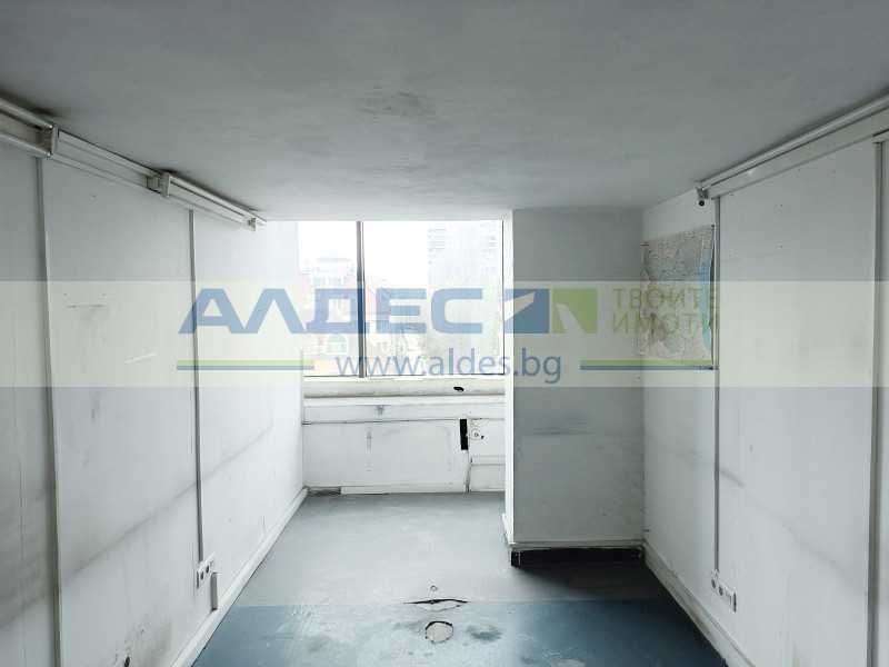 Дава се под наем Офис в София, Хладилника - 250 кв.м за 1895.16 € - Снимка #15