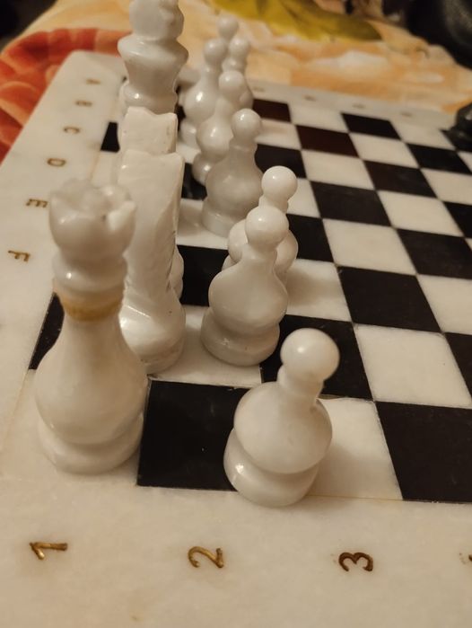 Шахматы из мрамора