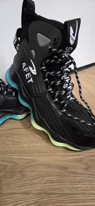 Кроссовки, мужские 42 размер