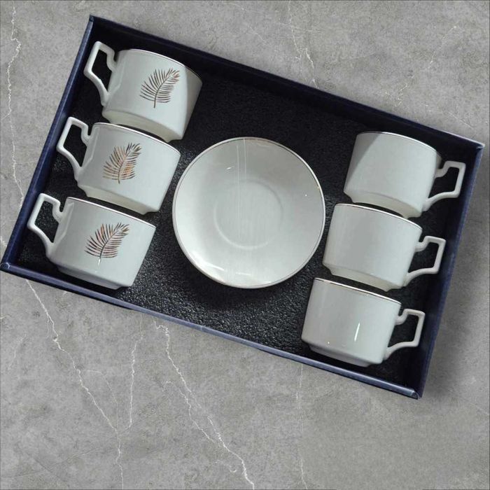 Луксозен порцеланов олекотен сервиз за кафе или чай в два размера