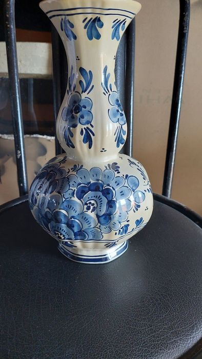 Vând vază din porțelan