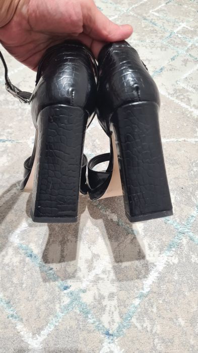 Стильные Босоножки на каблуке очень удобные