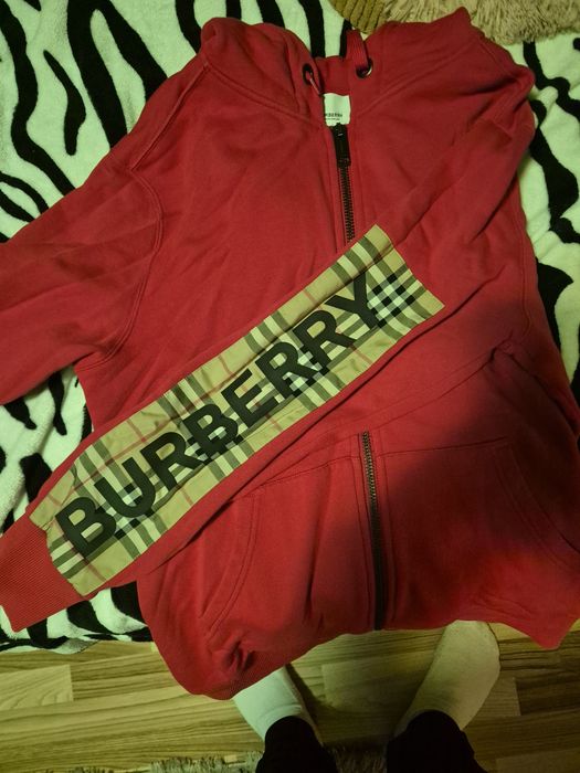 Hanorac burberry rosu marimea s