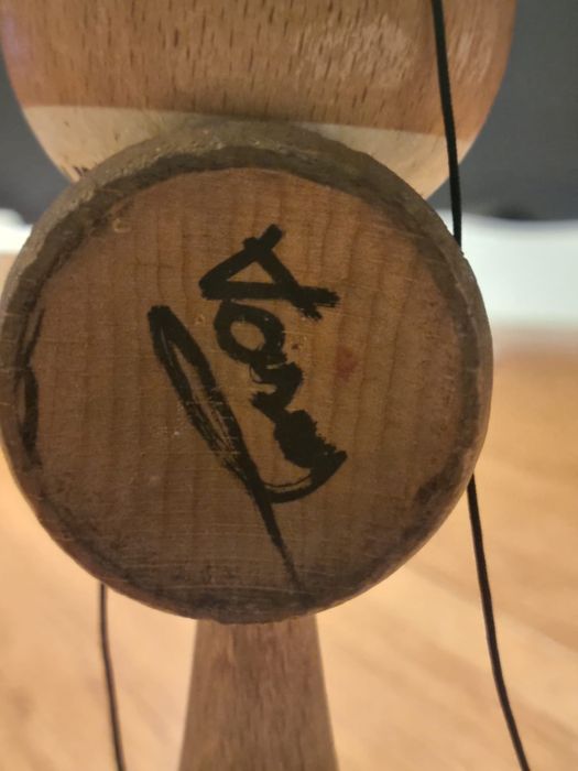 Vand Kendama semnata Adrian Vilau si Vasiu Denis