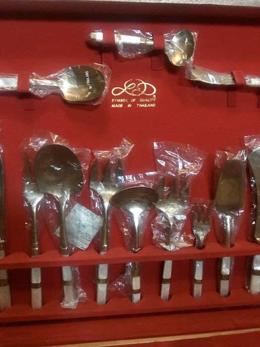 Естествен седеф позлатени прибори