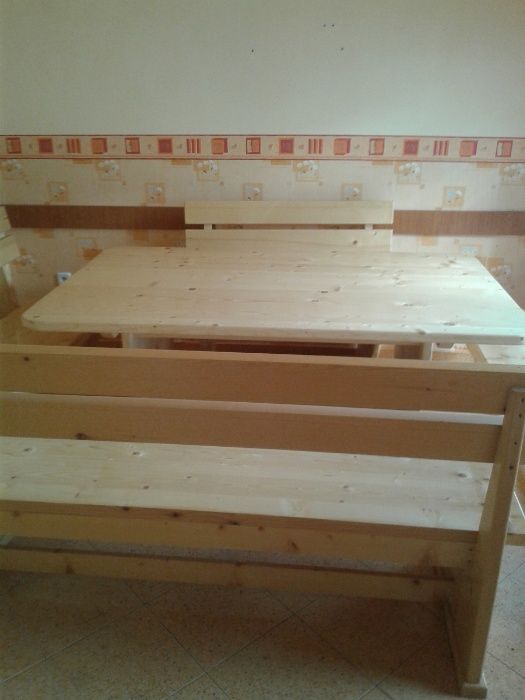 Продавам маса с 4бр пейки от масив /нови/