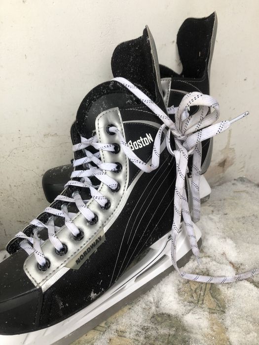 Коньки спортивные