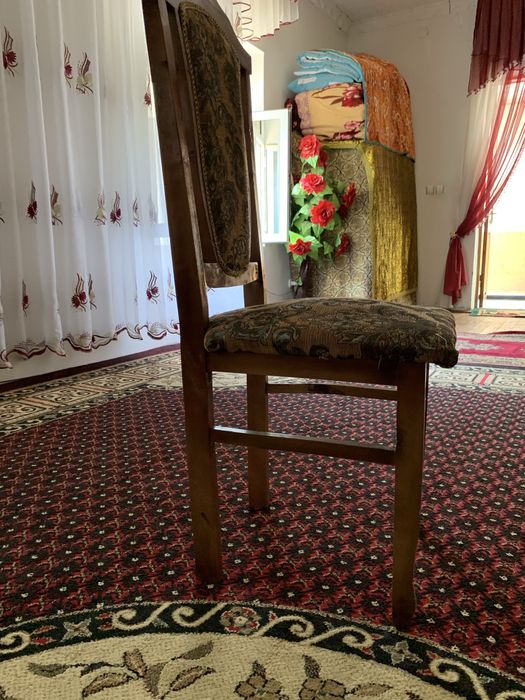 stul 8 ta bor sotiladi