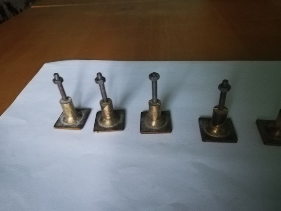 Винтич дръшки за мебели масивен месинг