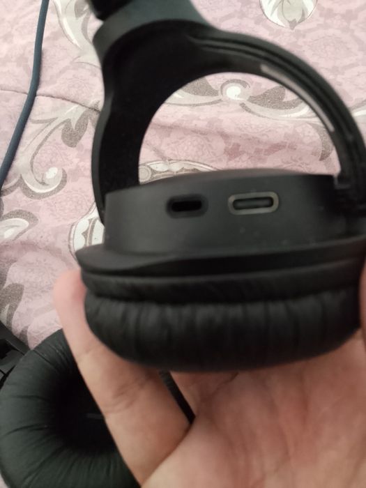 Продам наушники JBL чёрные