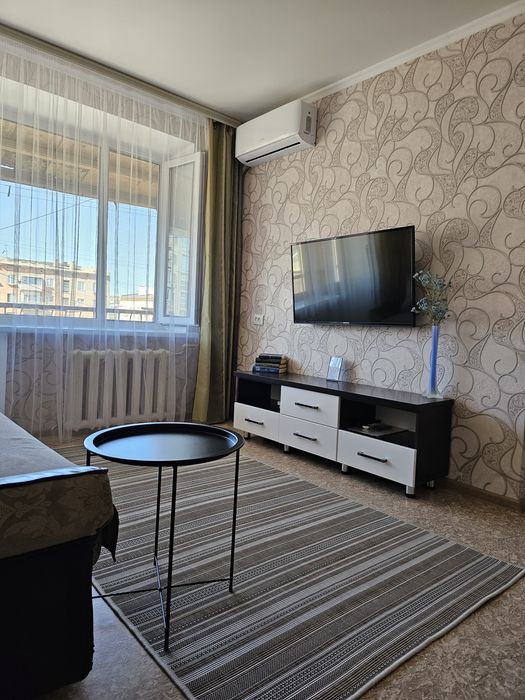 В центре 1-комн. рядом с ДК посуточно