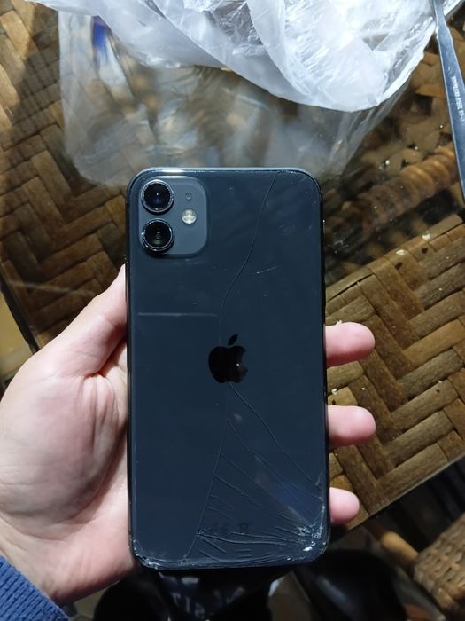 Продам Iphone 11