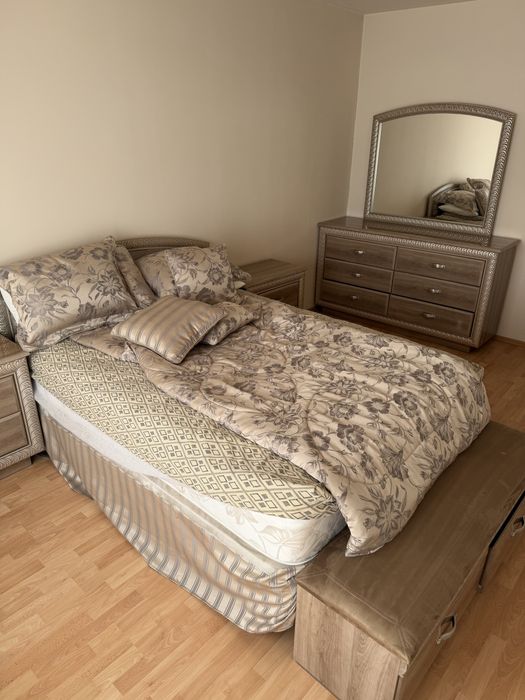 Pat + comoda + oglinda + doua noptiere + comoda mica