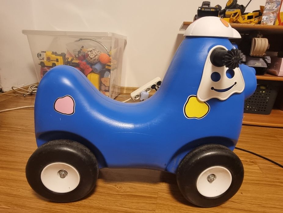 2 mașinuțe copii mici