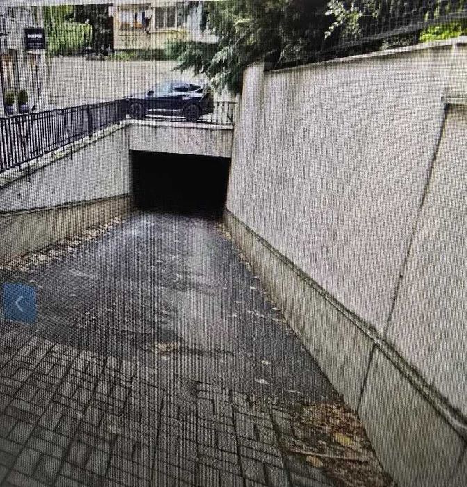 Дава се под наем Гараж / Паркомясто в Варна, Левски - 15 кв.м за 149.43 € - Снимка #1
