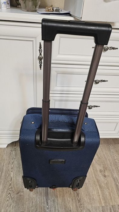 Продам чемодан размер s