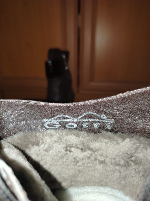 Продам фирменную обувь