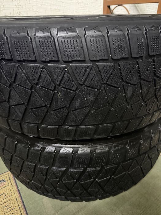 Bridgestone Blizzak 285/45 R22