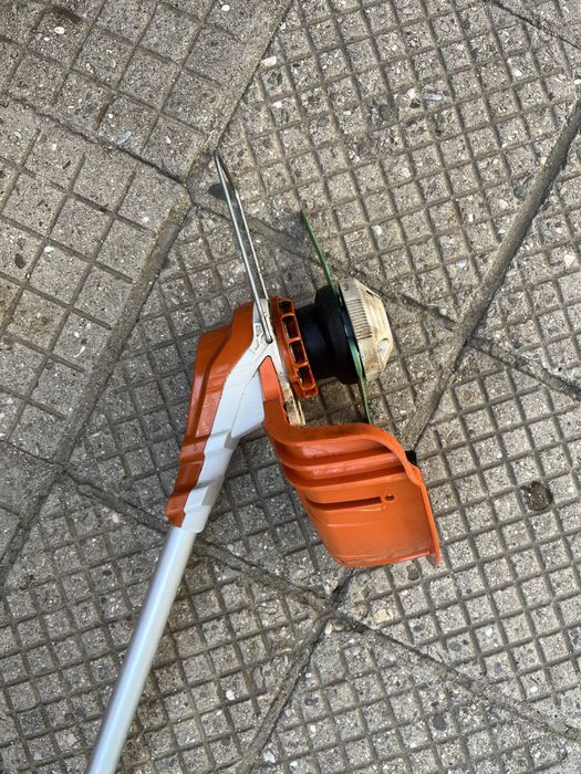 Продавам акумулаторен тример STIHL FSA 60 R