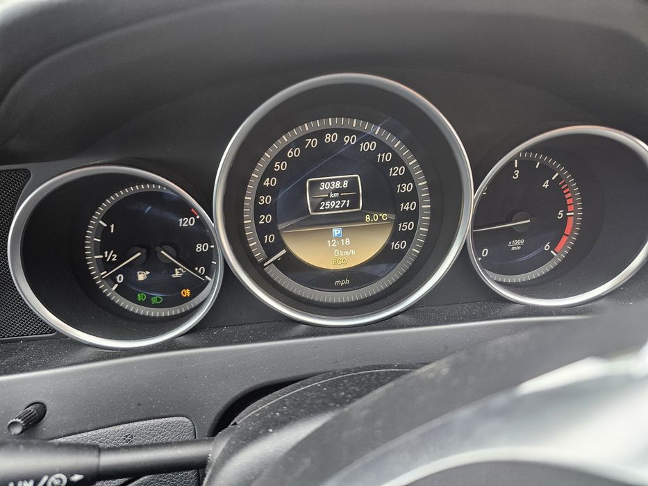 Dezmembrez Mercedes  W 204