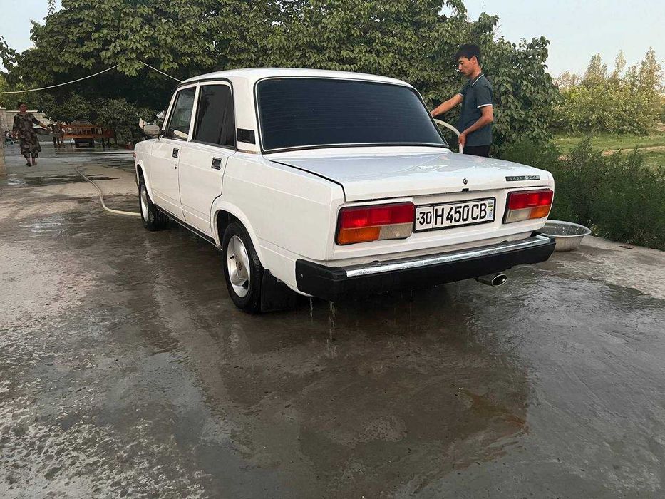 Vaz 2107 sotiladi
