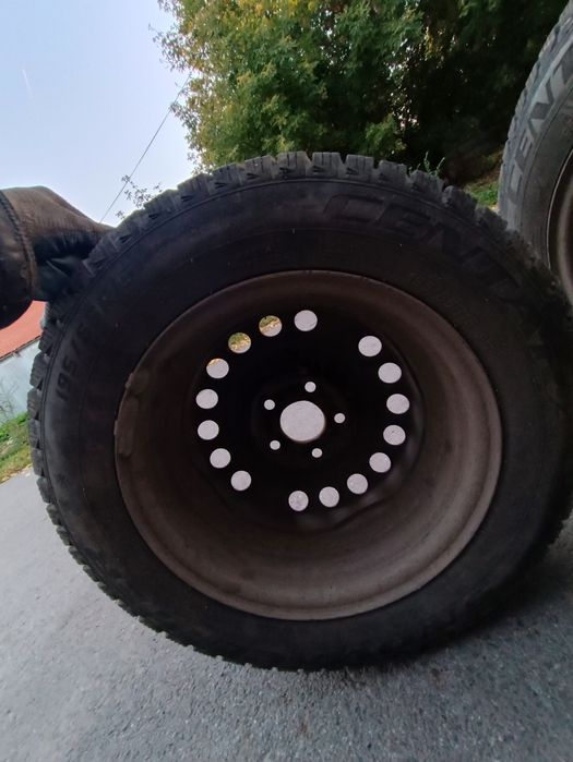 Зимние шины 2 с шипами