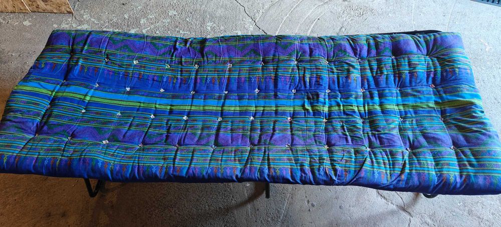 Продам матрас на ватине.