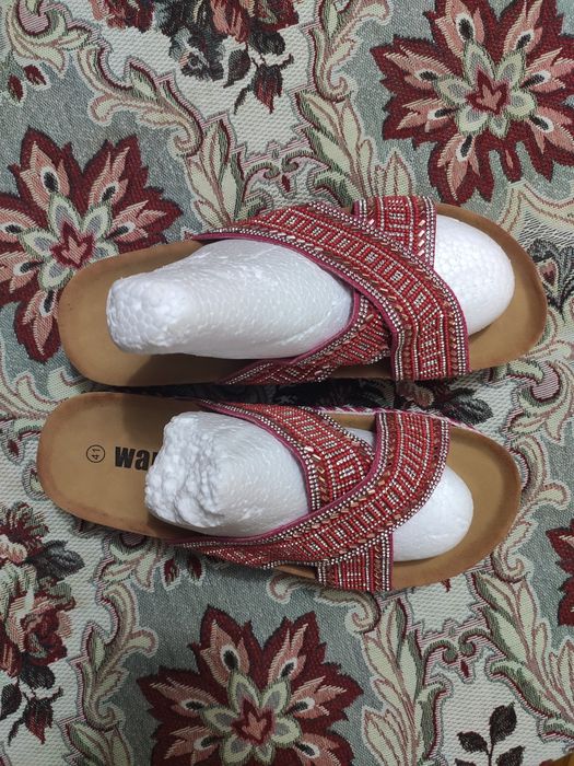 Продаю женскую обувь 39 размер