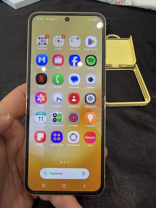 Продавам Samsung Z FLIP 6