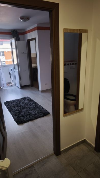 Închiriez garsonieră Matei, balcon, centrală, mobilat și utilat