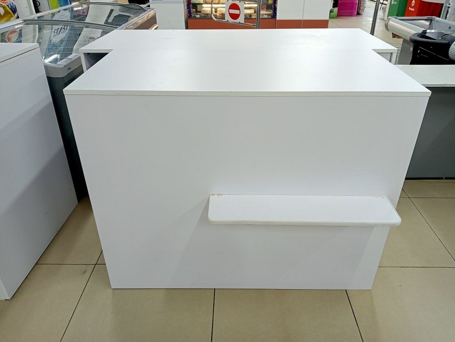 Продам новые закрытые прилавки