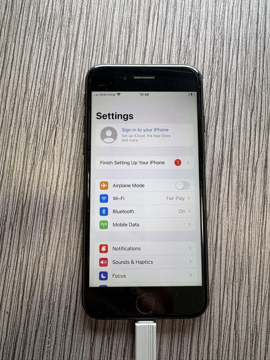 Apple Iphone 7  98% battery