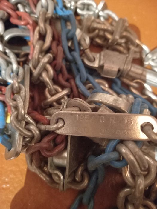 Зимний цепи для авто,срочно продаётся размер 195-70.R15 .16