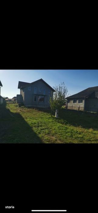 De vanzare casa cu 3 dormitoare, 10 arii de teren,15 ml Front, sat Dec