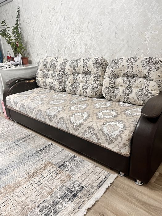 Продам диван б/у в хорошем состояние