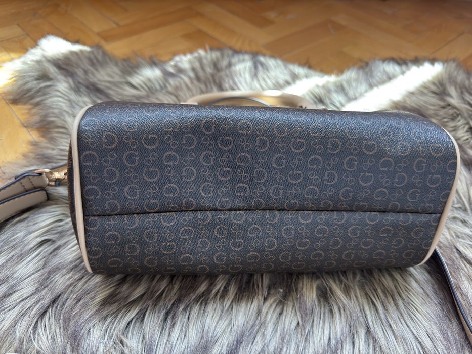 Дамска чанта Guess