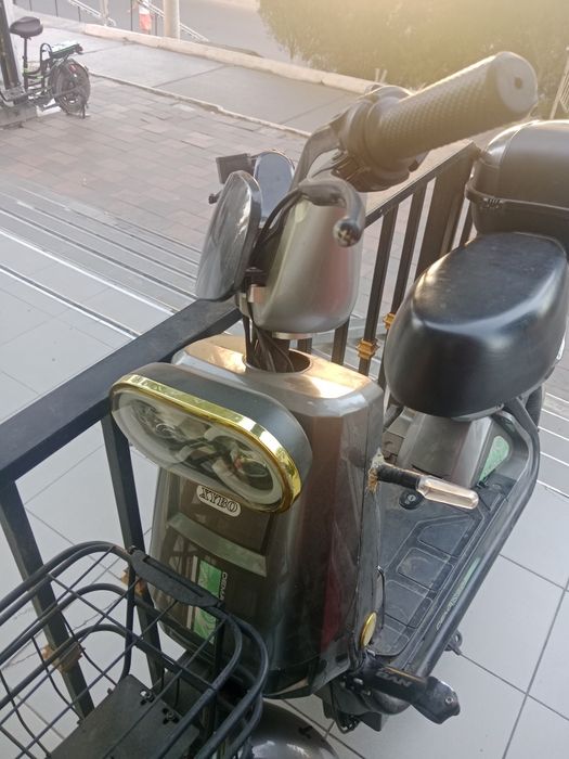 Elektra skuter moped sotiladi