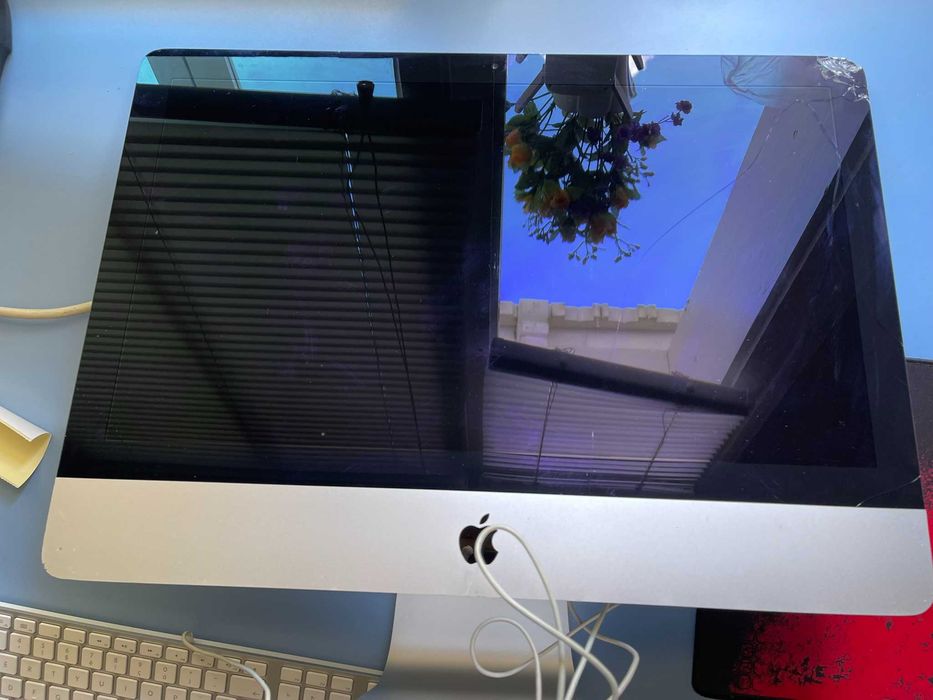 All-in-One Apple iMac 21.5" Full HD (Late 2013), Core i5-4570R, 8GB RAM, Fusion Drive 1.12TB, Intel Iris Pro 1.5GB, Tastatură Apple Cadou